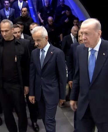 Cumhurbaşkanı Erdoğan Halkalı-Arnavutköy hattının açılış törenine metroyla gitti