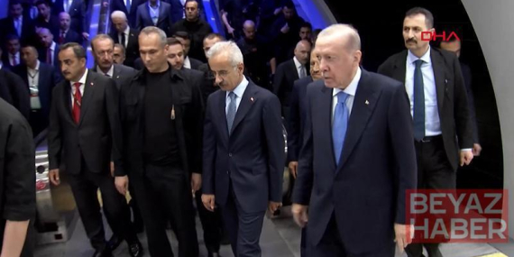 Cumhurbaşkanı Erdoğan Halkalı-Arnavutköy hattının açılış törenine metroyla gitti