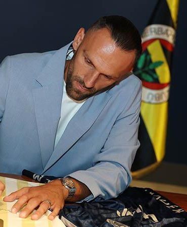 Fenerbahçe, Vedat Muriqi ile 3 yıllık sözleşme imzaladı