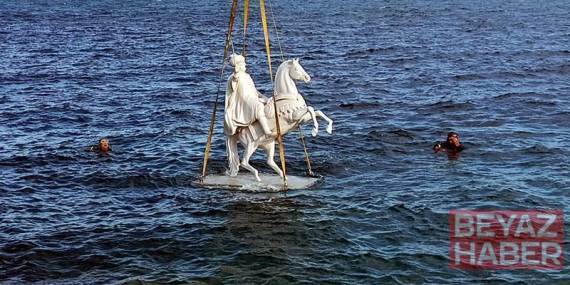 Saros Körfezi’nde dalış okulu açıldı, suya heykeller batırıldı