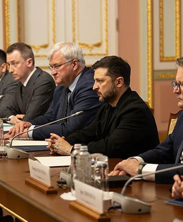 Zelenskiy: Rus tarafıyla müzakere turlarının yeniden başlayacağını düşünüyorum