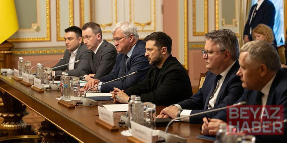 Zelenskiy: Rus tarafıyla müzakere turlarının yeniden başlayacağını düşünüyorum