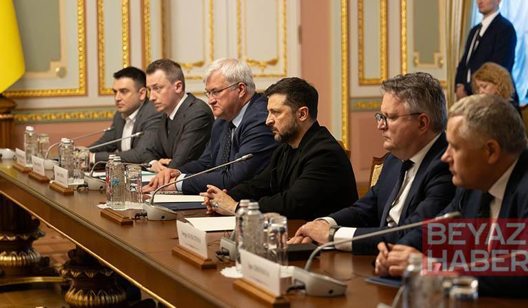 Zelenskiy: Rus tarafıyla müzakere turlarının yeniden başlayacağını düşünüyorum