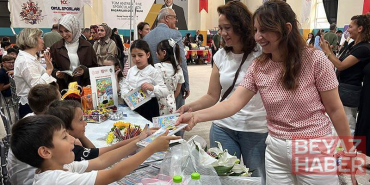 MEB öncülüğündeki proje ile minik yazarlar, imza günü düzenledi