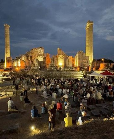Uluslararası Akdeniz Edebiyat Günleri Apollon Tapınağı’nda başladı