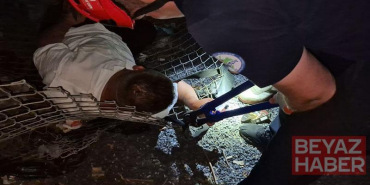 Alkollü çıktığı tel örgü devrilince bileği sıkıştı