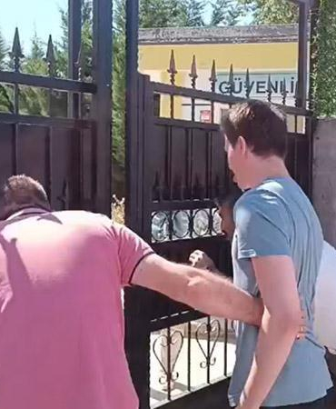 Belgesini otomobilde unutan aday, sınava geç kaldı