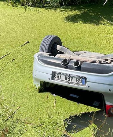 Drenaj kuyusundaki otomobilden 2 cansız beden çıkarıldı