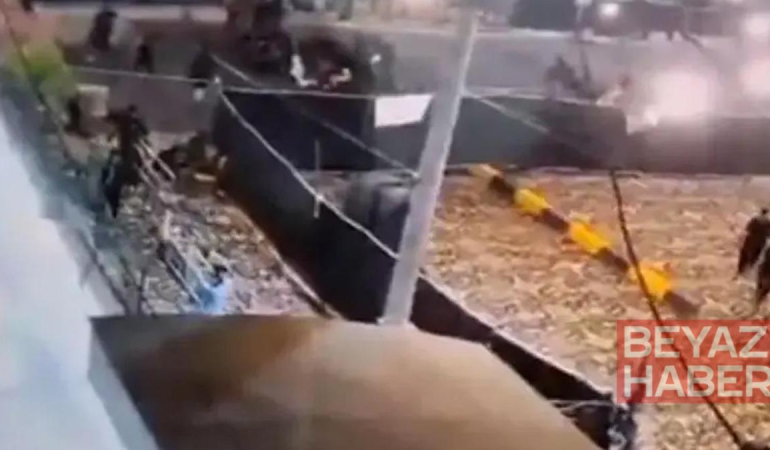 Pakistan’da bir araç camiye daldı: 2 ölü, 30 yaralı