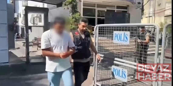 Beyoğlu’nda eski eşiyle ilişkisi olduğunu öne sürdüğü kişiyi vuran şüpheli tutuklandı