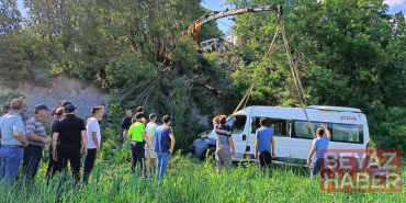 Minibüs şarampole yuvarlandı: 8 yaralı