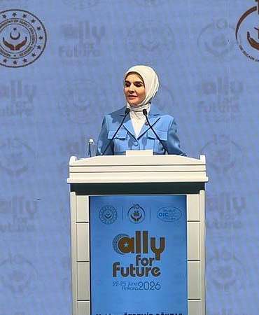 Bakan Göktaş: Başörtülü kadınlara yönelik nefret söyleminin normalleşmesine izin vermeyeceğiz