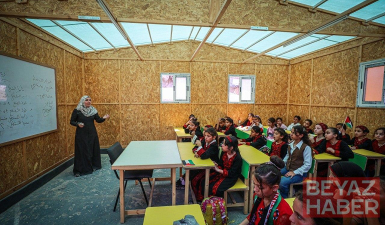İHH Gazze’de sahra okulu açtı
