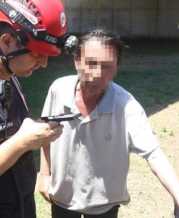 Anne-babasının yağmur suyu giderine düştüğünü ihbar etti, gerçek telefonda ortaya çıktı