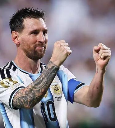 Arjantin 2’de 2 yaptı, Messi rekor kırdı