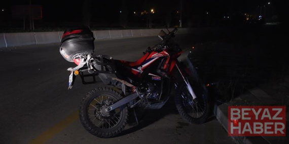 Kaldırıma çarpan motosiklet metrelerce savruldu: 1 ölü