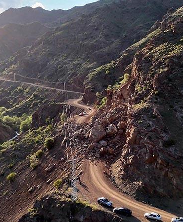 İki mahalleyi bağlayan yol kapandı, mahalleli tepki gösterdi