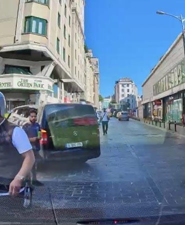 Beyoğlu’nda yol verme tartışmasında