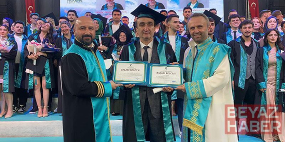 RTEÜ’de mezuniyet coşkusu; 54 yaşında iki ana dalda birinci oldu