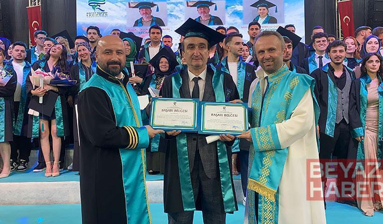 RTEÜ’de mezuniyet coşkusu; 54 yaşında iki ana dalda birinci oldu