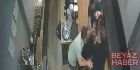 Kadıköy’de kafe çalışanına saldıran kişi kamerada