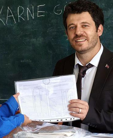 Okulun tek öğrencisi İlayda’nın karne sevinci