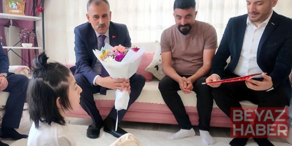 Evinde eğitim gören serebral palsili Elif