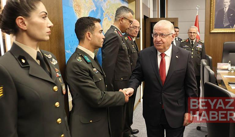 Bakan Güler, Kara Kuvvetleri personelini kabul etti