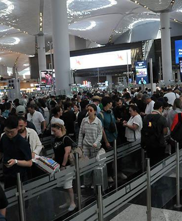 İstanbul Havalimanı’nda okulların kapanmasıyla tatil yoğunluğu başladı ​