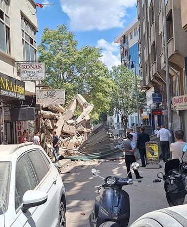 Yıkımı yapılan 9 katlı binada çökme meydana geldi