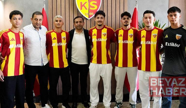 Kayserispor 6 futbolcu ile profesyonel sözleşme imzalandı