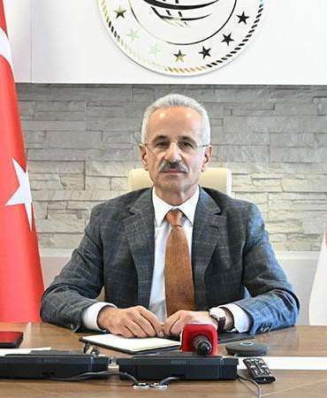Bakan Uraloğlu: 15 gemimiz güvenli şekilde Basra Körfezi