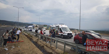 Lastiği patlayan otomobil, yolcu otobüsüne çarptı: 9 yaralı