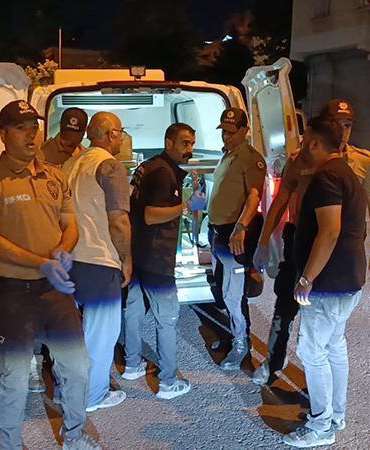 Yalnız yaşadığı evinde silahla vurulmuş halde ölü bulundu