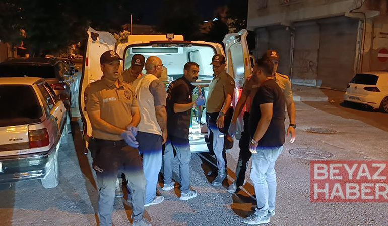Yalnız yaşadığı evinde silahla vurulmuş halde ölü bulundu