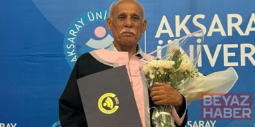 71 yaşında, ikinci üniversiteyi sevinç gözyaşlarıyla bitirdi