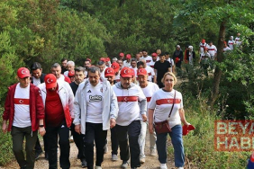 Bakan Tekin Sakarya’da öğretmenlerle ormanda yürüyüşe katıldı