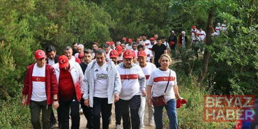 Bakan Tekin Sakarya’da öğretmenlerle ormanda yürüyüşe katıldı