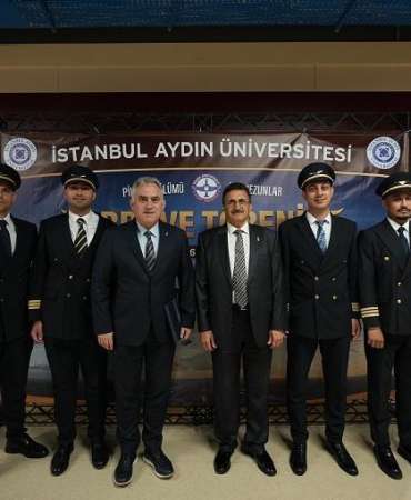 İstanbul Aydın Üniversitesi’nde 23 pilot bröve alarak mezun oldu
