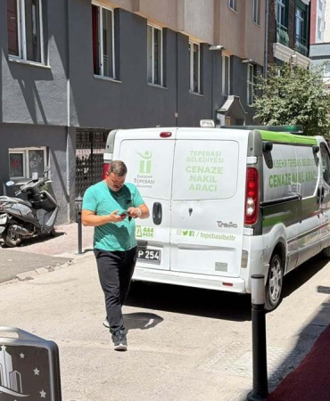 Aparttaki odasında ölü bulundu
