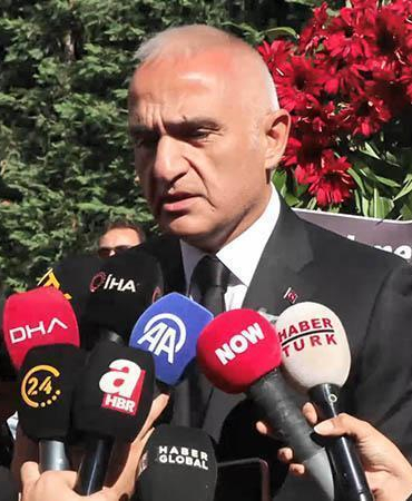 Bakan Ersoy: Kadir İnanır çok eşsiz bir değerdi çok önemli bir ustaydı