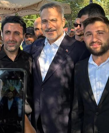 Hakan Fidan ve Ömer Çelik Bolu’da göl kenarında vatandaşlarla buluştu