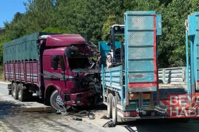 Manisa’da iki kamyonun çarpıştığı kazada sürücüler öldü, 1 yaralı