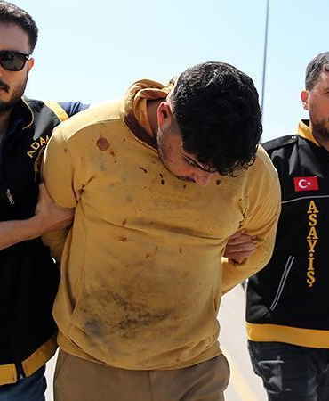 Polis memurunu, atıldığı gece kulübüne silahlı saldırı düzenlerken vurmuş
