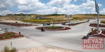 Hafif ticari araçla otomobilin çarpıştığı kaza kamerada; 1 ölü, 4 yaralı