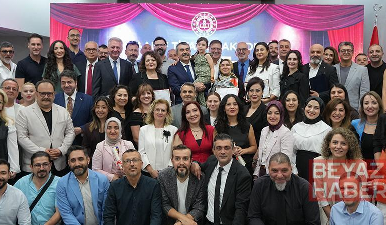 Öğretmenlere tiyatro eğitimi