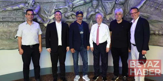 Fenerbahçe Başkanı Aziz Yıldırım, Chobani Kurucusu ve CEO’su Hamdi Ulukaya’yı ağırladı