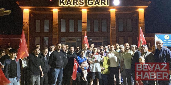 Trenle gelen şampiyona coşkulu karşılama