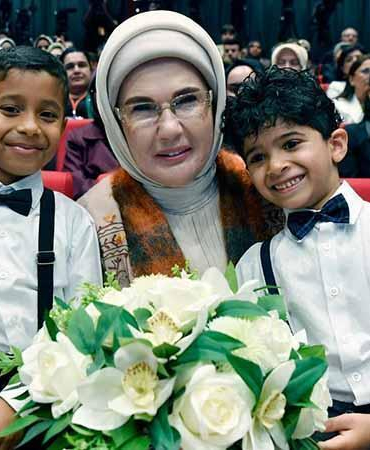 Emine Erdoğan: 9 bin koruyucu ailemiz 11 bin çocuğumuzu baş tacı ediyor