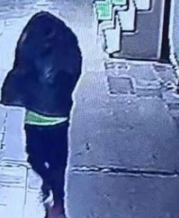 Çöp poşeti ile yüzünü saklayıp, çay ocağını yaktı; o anlar kamerada